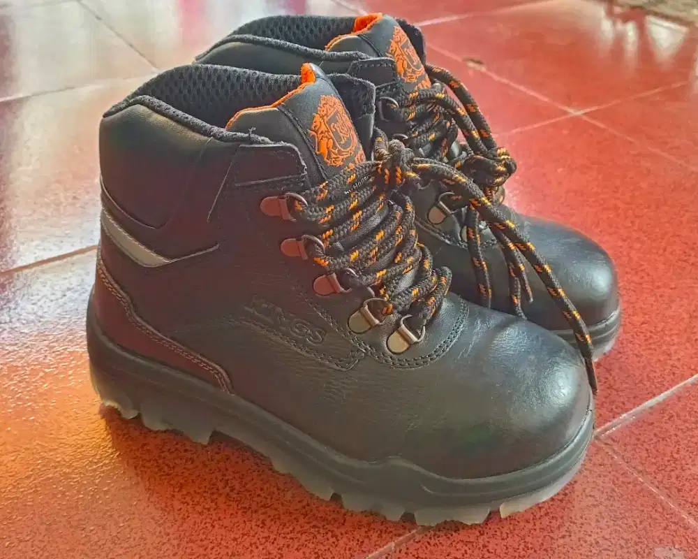 Sepatu Safety mid booth KiNG's