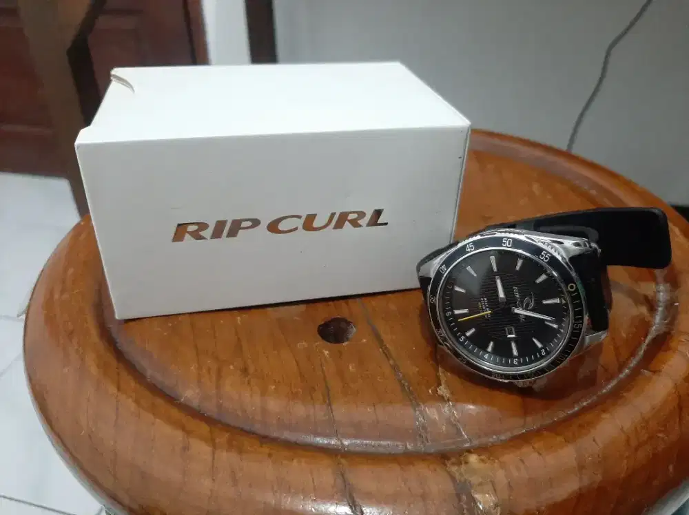 jam tangan ripcurl strap kulit sintetik bekas