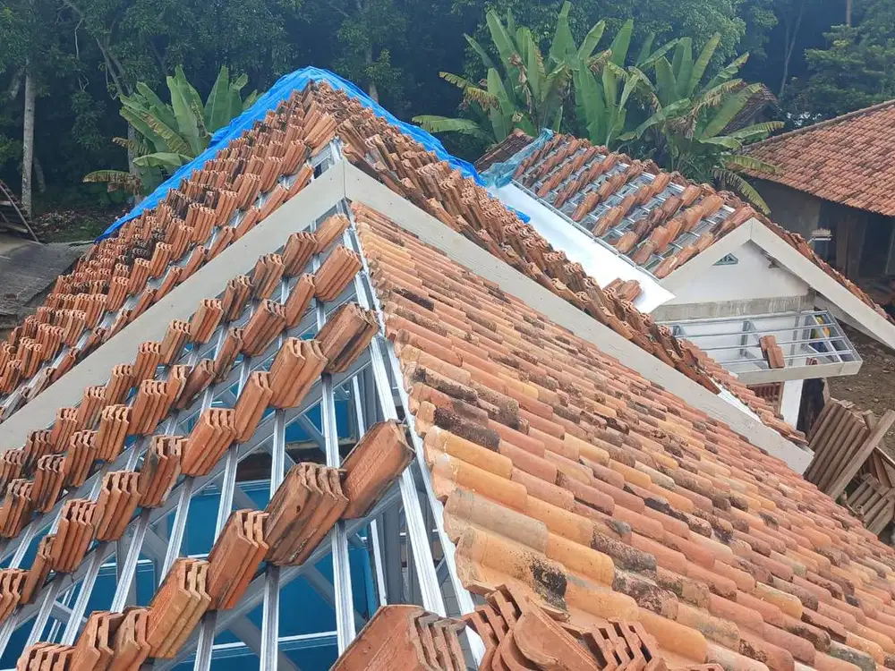 Bongkar atap lama ganti baja ringan + atap genteng metal