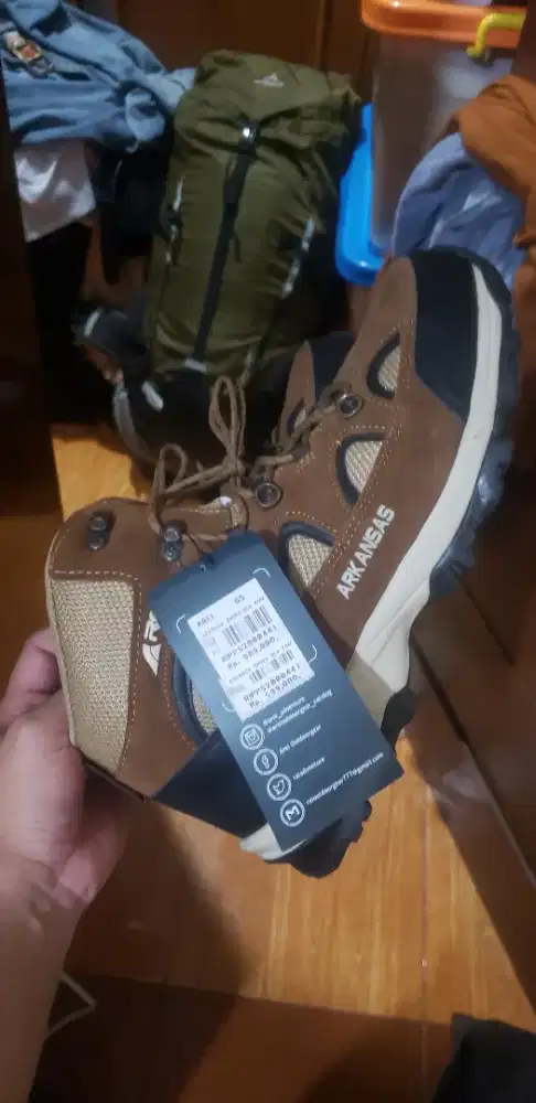 Sepatu Gunung Arei