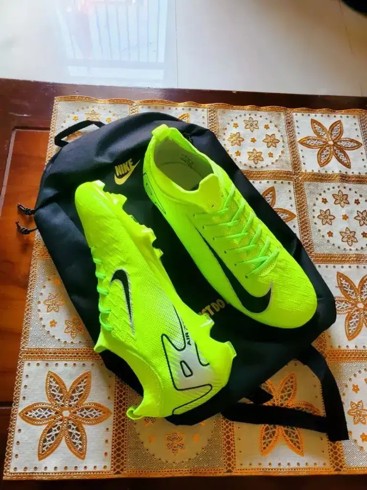 Sepatu bola Nike Mercurial dewasa (KIRIM COD)