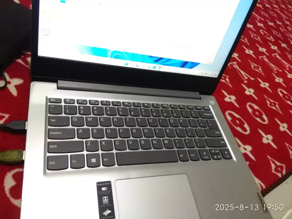 LAPTOP LENOVO ideapad slim 3 AMD ssd 256 GB RAM 4 GB Windows 11 murah