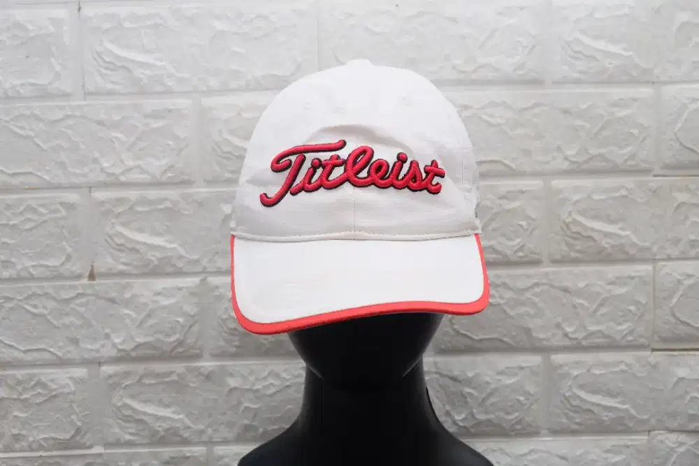 Topi Titleist Putih