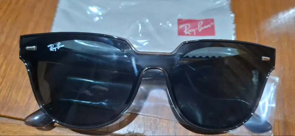 Kacamata hitam rayban