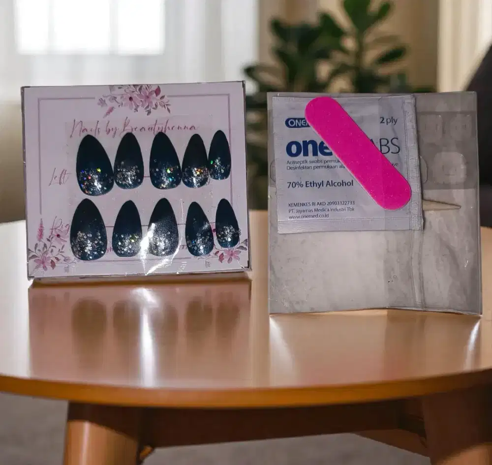 Kupal pres on nail blie denim