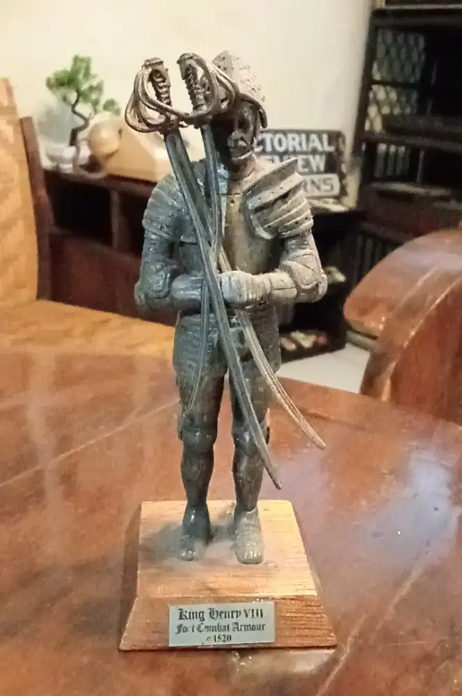 Miniatur Patung Vintage King Henry IV Bahan Logam