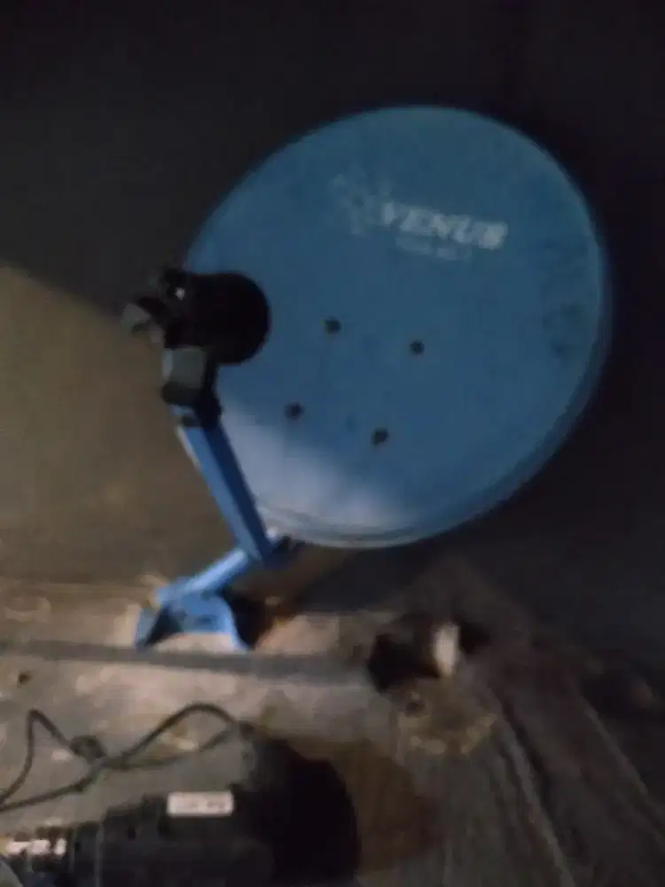 Antena parabola biru