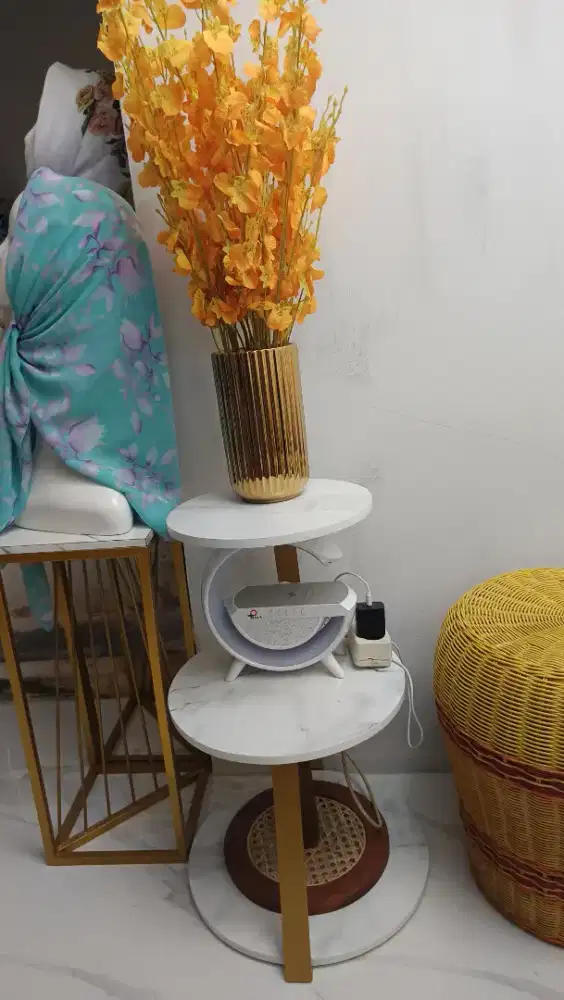 Rak sudut, berlapir hpl marmer dan besi