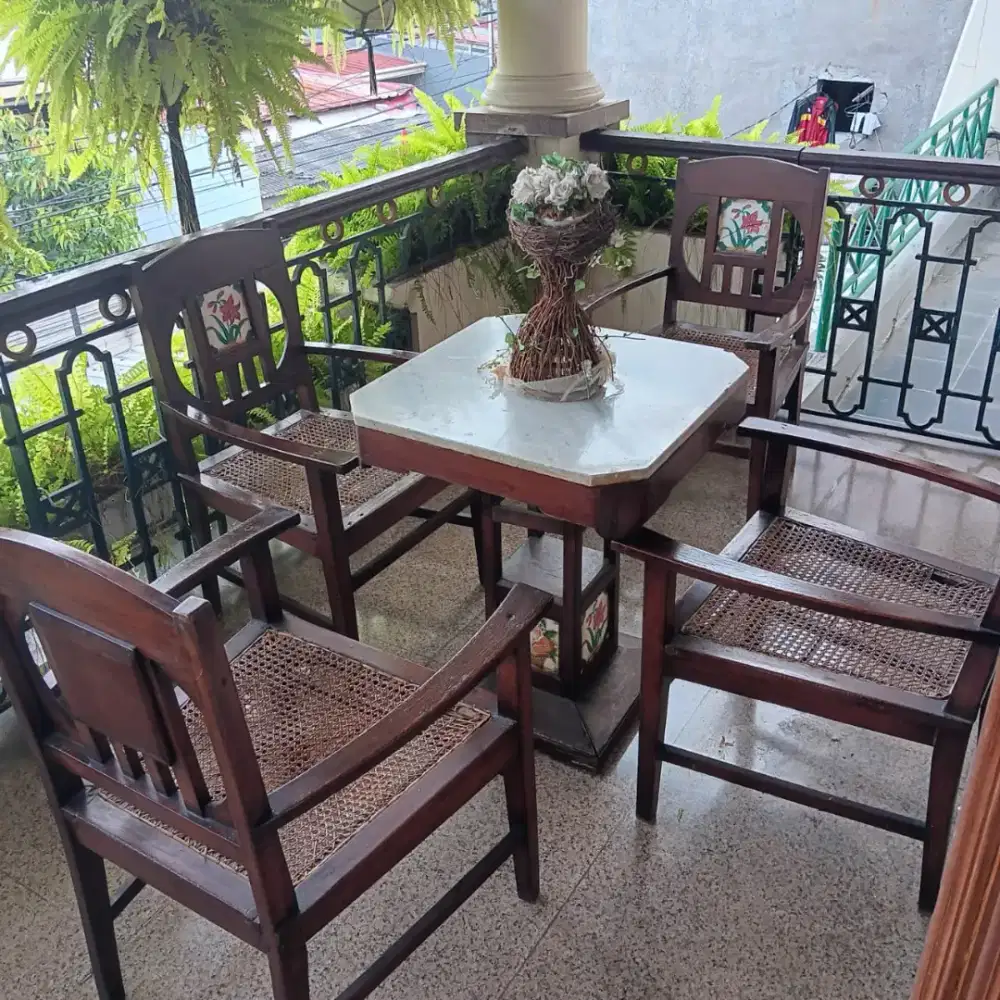 Set kursi tamu betawi dengan kombinasi keramik, sangat langka