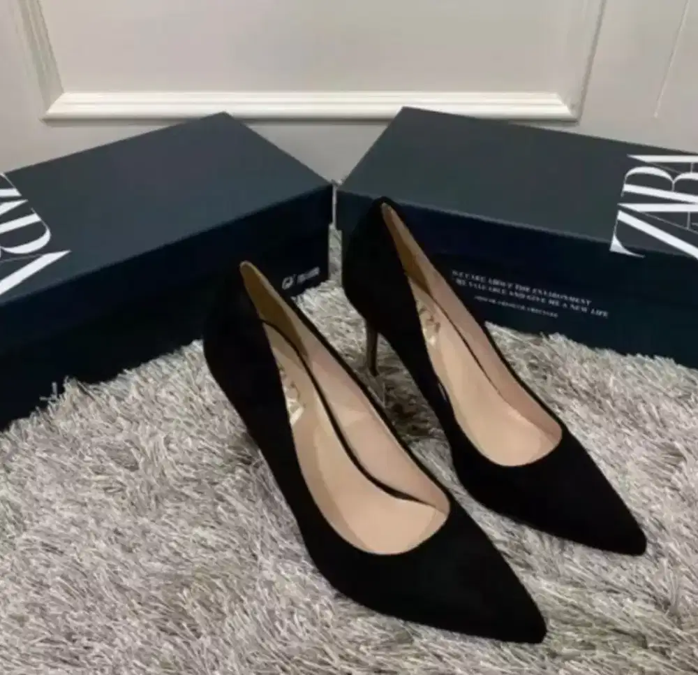 Heels zara bludru hitam