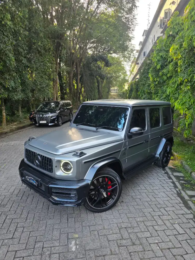 Mercy G63 AMG Night edition 2 2022 / 2023 A/T Platinum Magno two tone