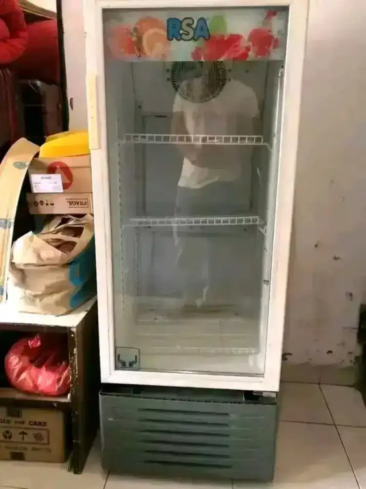 Jual beli dan perbaikan showcase