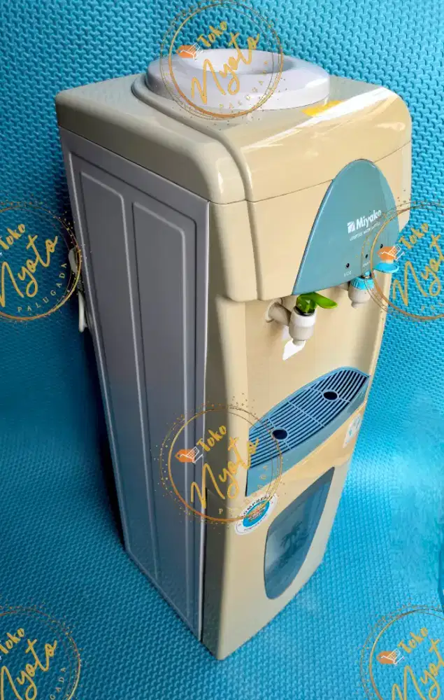 Dispenser panas & dingin air es langsung pakai