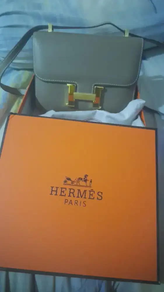 Tas hermes warna khaki