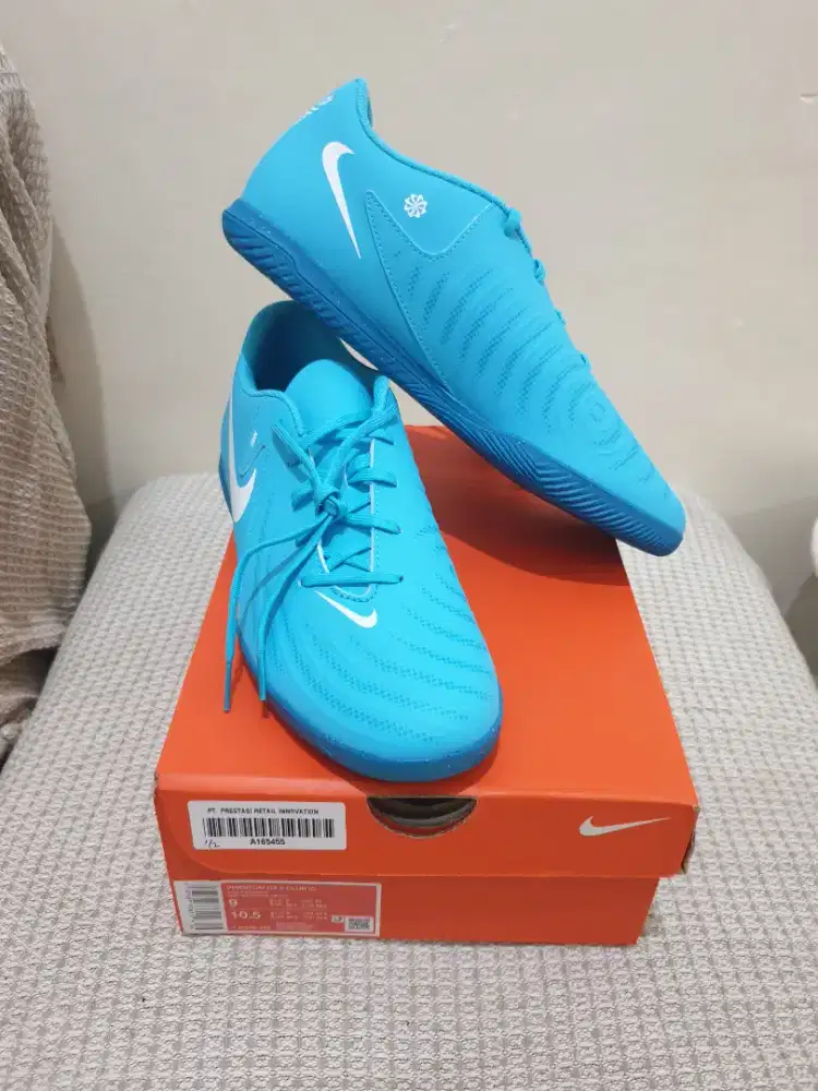 Sepatu Futsal Nike Phantom GX II Club IC, Size 42,5