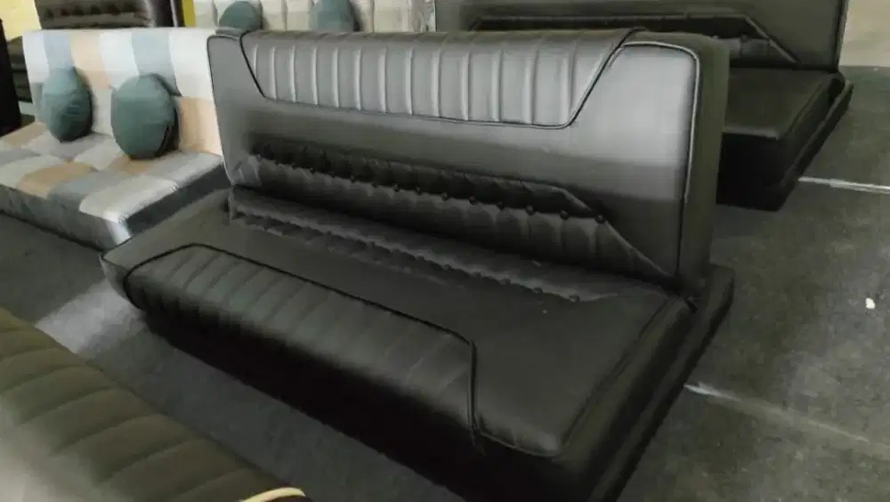 Sofa Bed Hitam Elegan