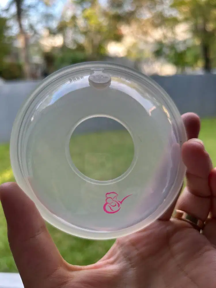 Pre-loved Mama's Choice Breast Milk Collection Shells ORIGINAL