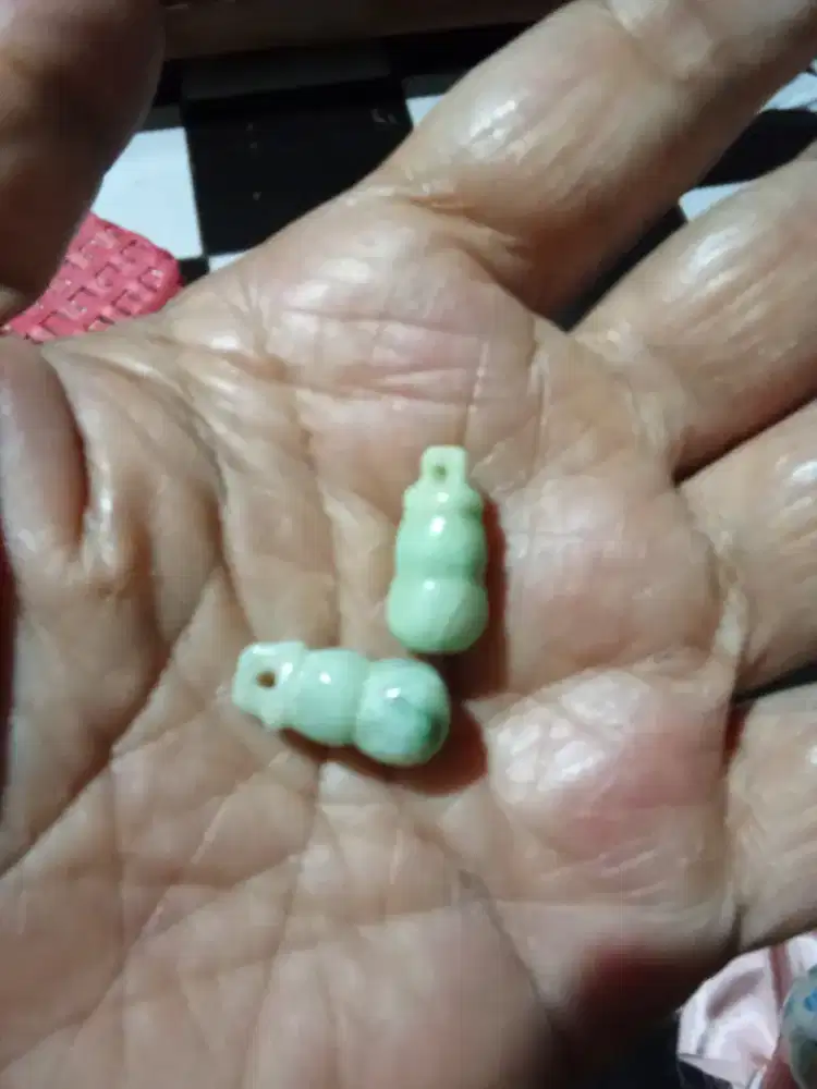 Dijual batu giok Birma jadeid. Tipe A.sepasang.