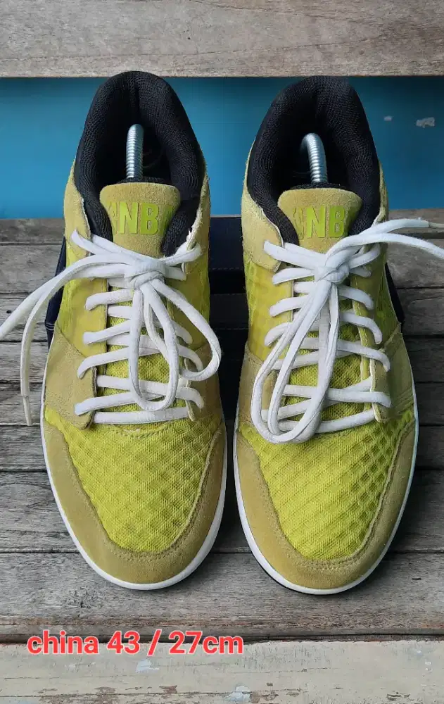 Sepatu second layak pakai