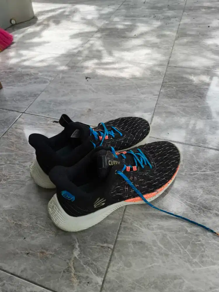 SEPATU BASKET CURRY FLOW 9