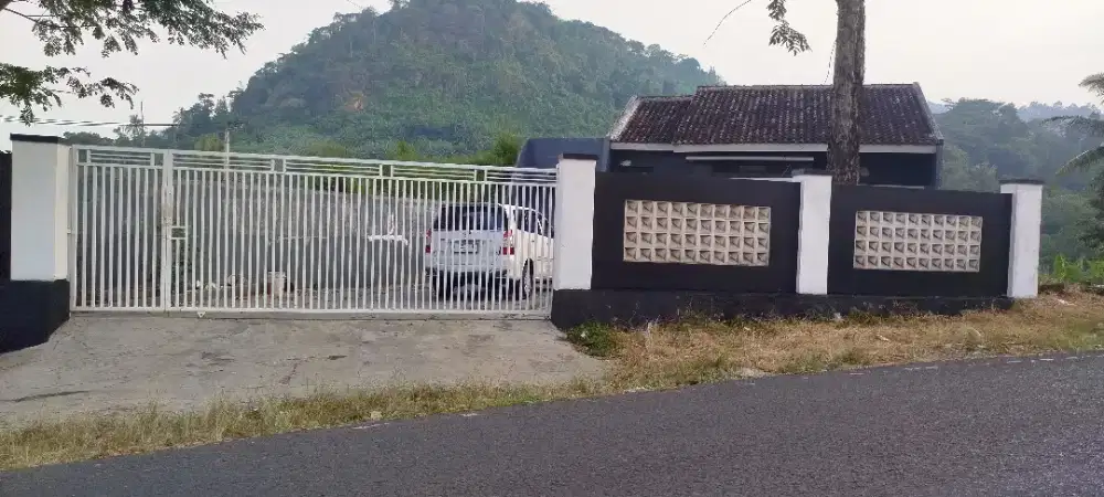 Jual cepat rumah 250m BU. Pinggir jalan besar