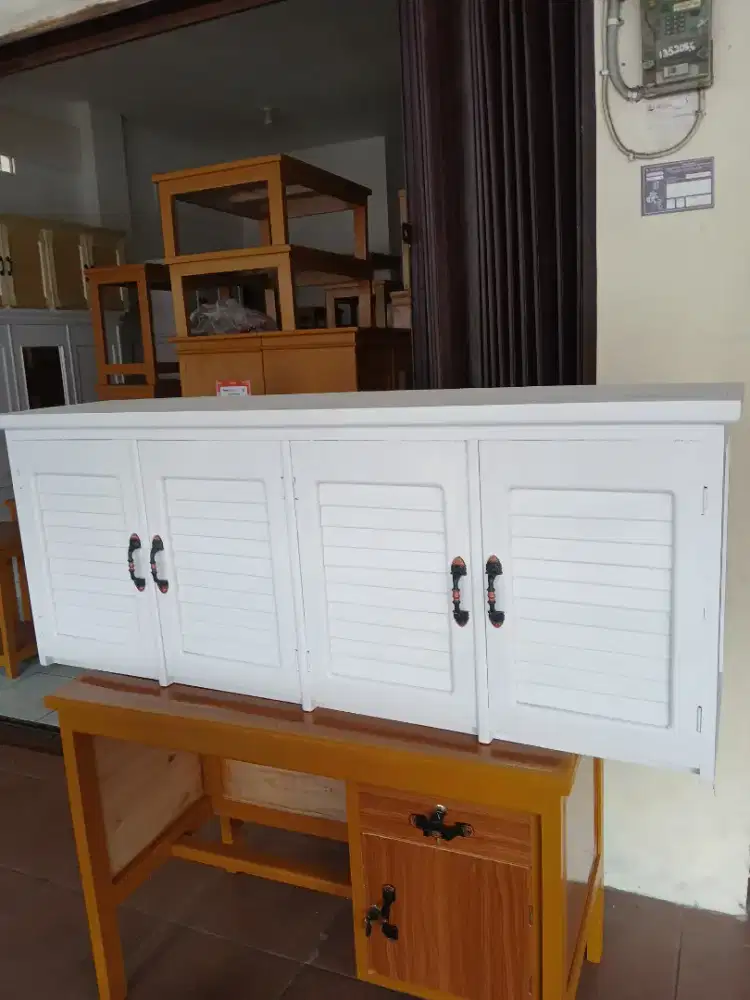 Lemari gantung dapur