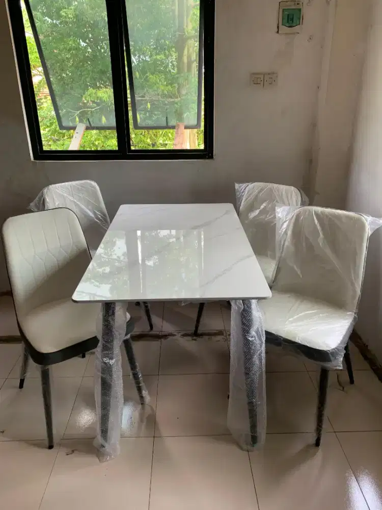 Meja makan K4 marmer