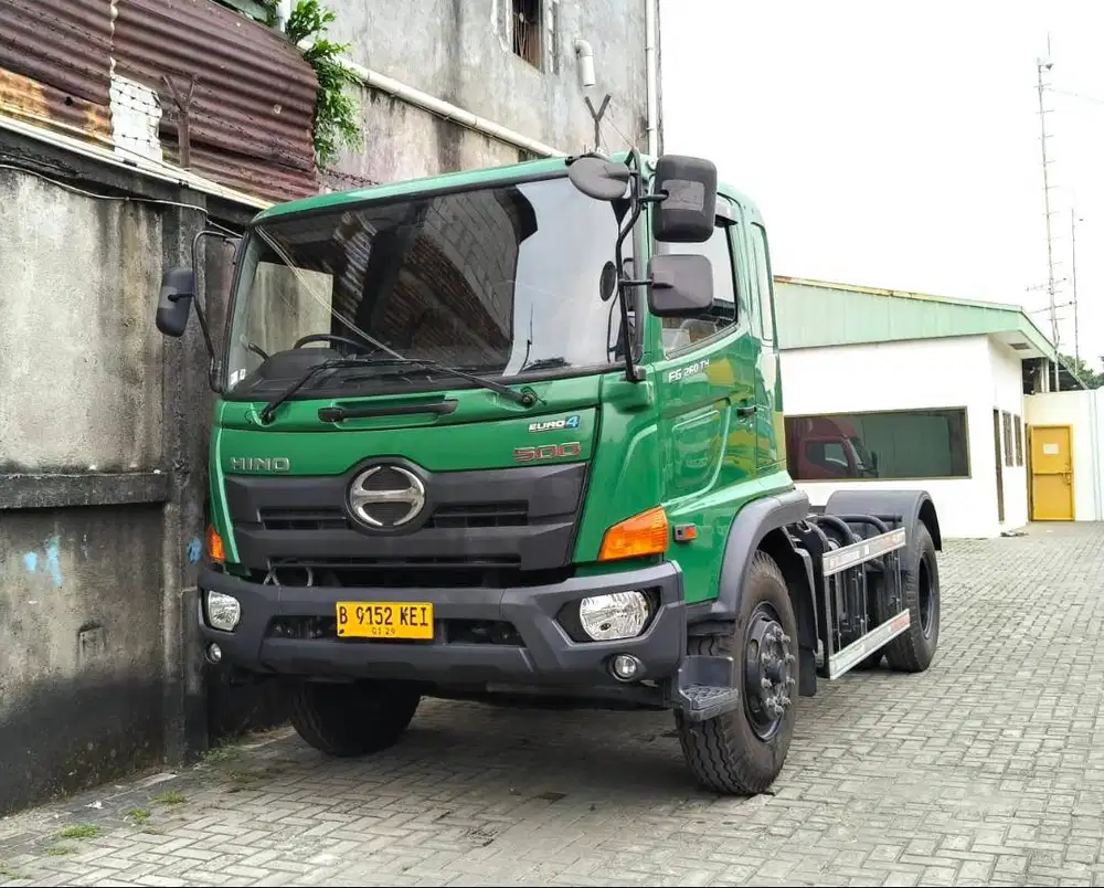 MULUS+banBARU MURAH Hino engkel 4x2 tractor head trailer 2023 kepala