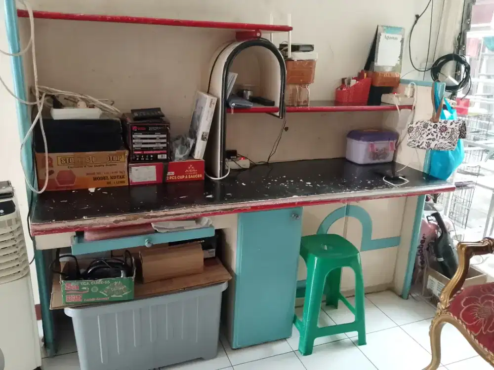 Meja komputer+ TV + lemari
