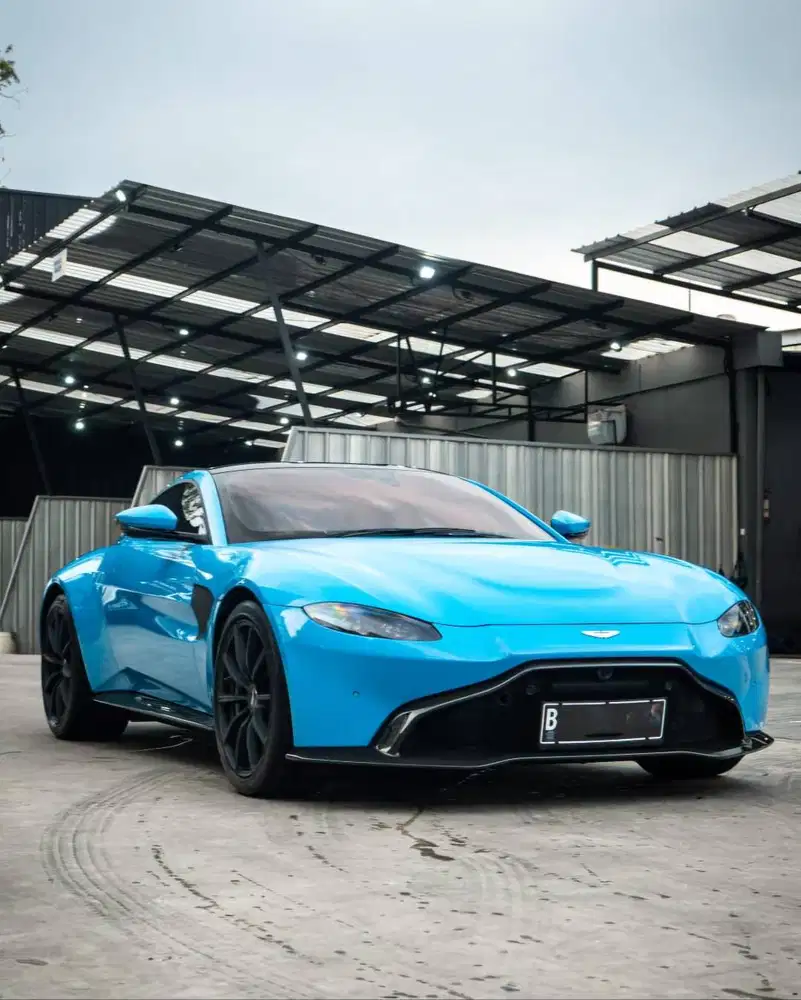 Aston Martin Vantage 2019 Elwood Blue on Black KM 12 rb