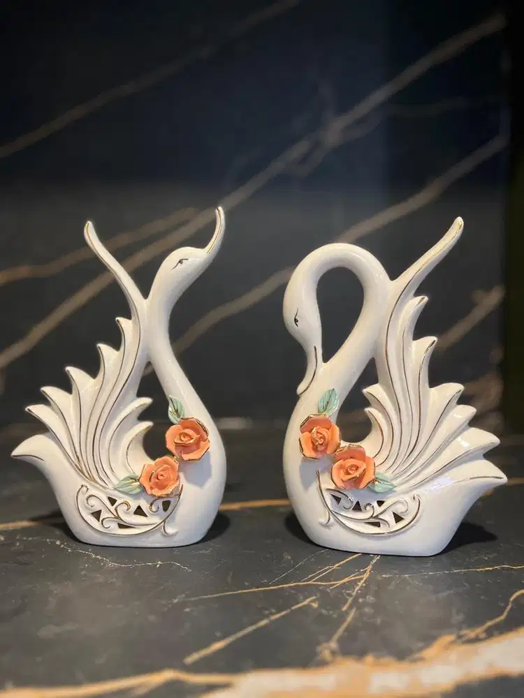 Decoration Vintage Swan Ceramic Figure Imported