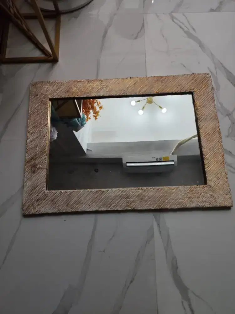 Kaca diding frame kayu