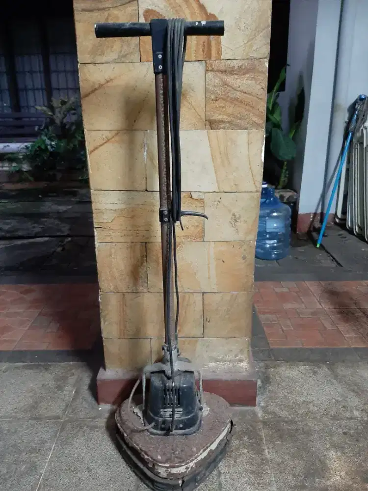 Pembersih lantai merek Electrolux