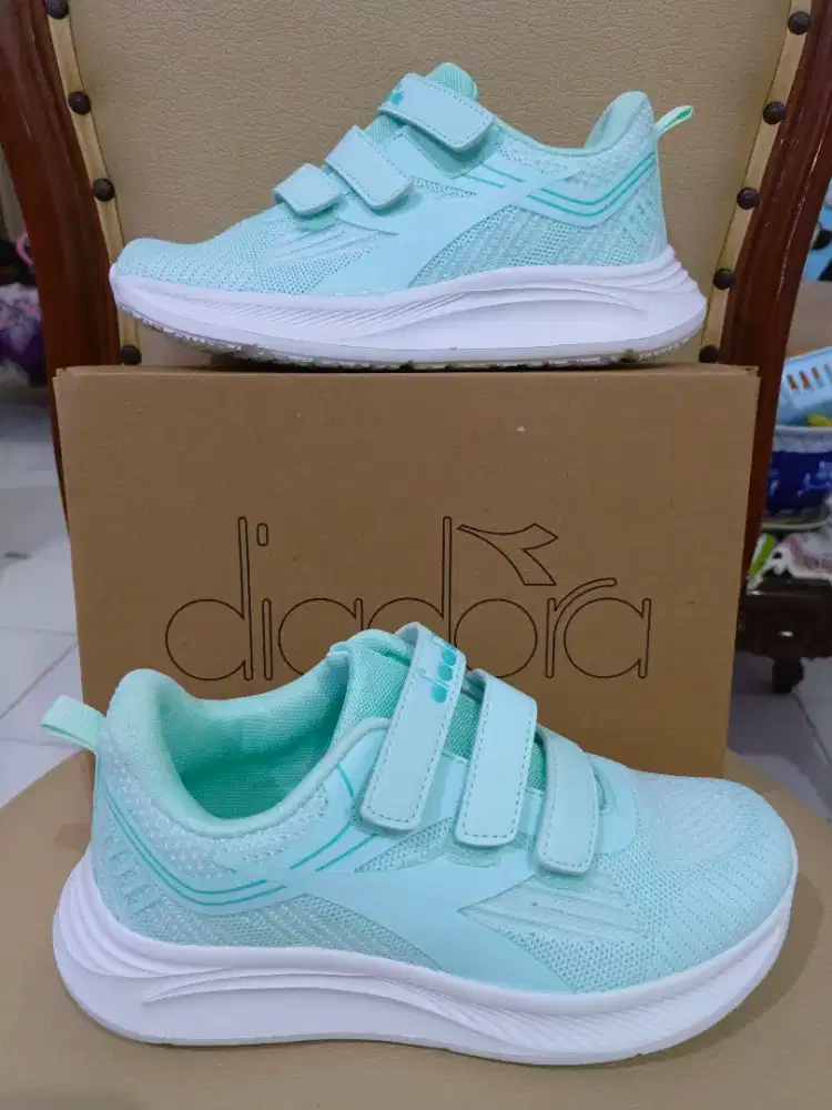 Sepatu Anak Diadora Jr