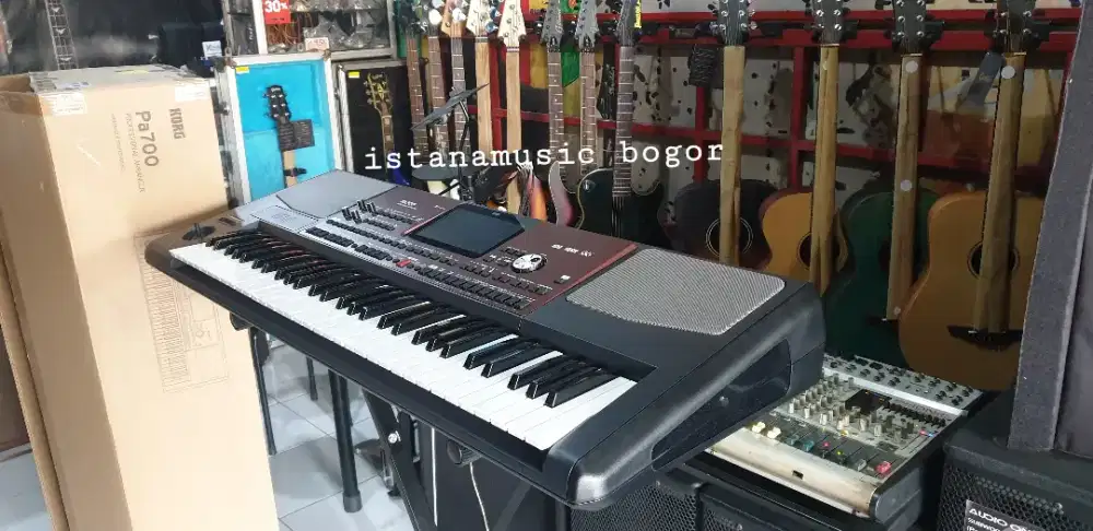 Keyboard KORG PA700