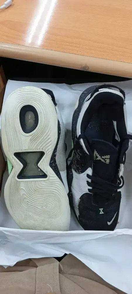 Sepatu basket Nike PG 5