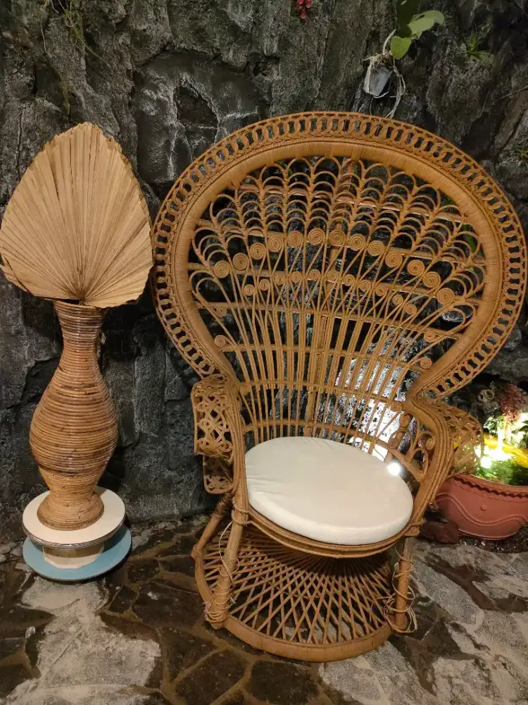 Bangku Estetik Rotan Besar + Vas Bunga