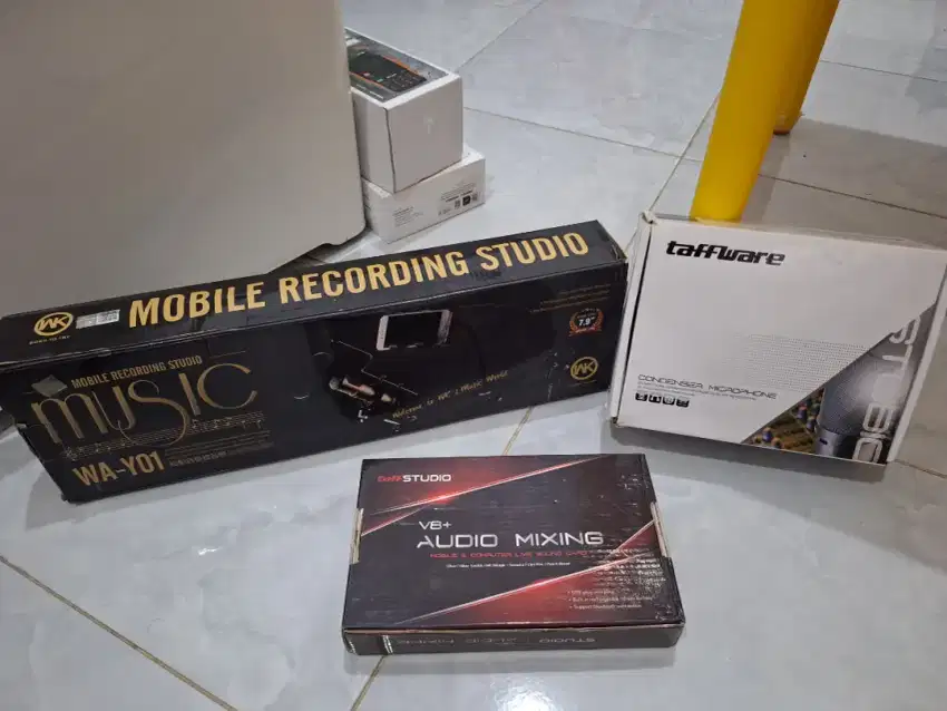 Audio Mixing V8, Condesnsor microphone, dan supportnya