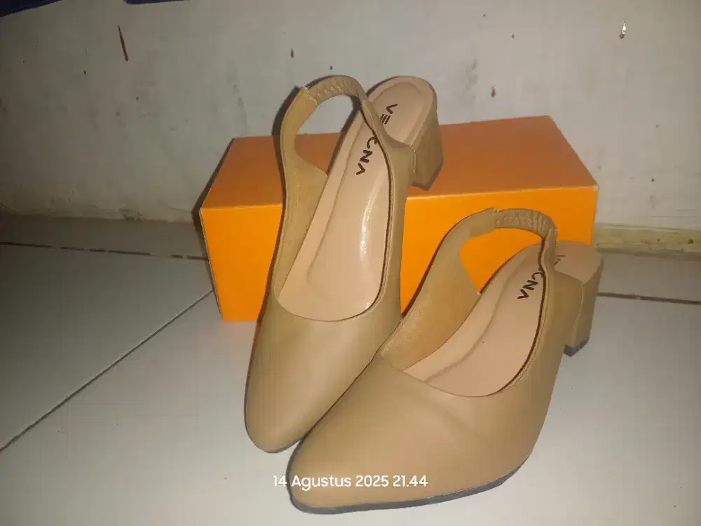 Sepatu wanita high heels