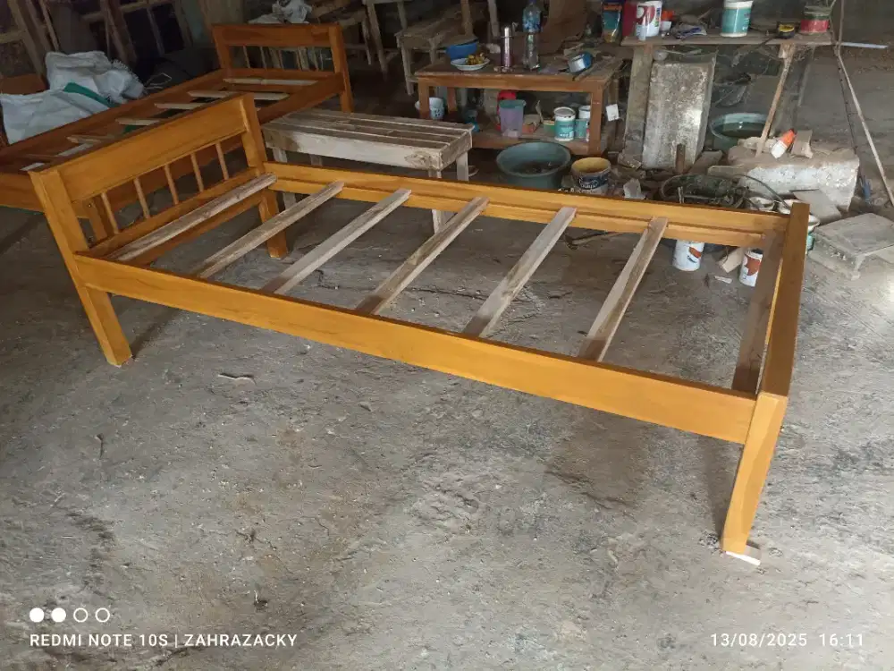 Dipan kayu jati