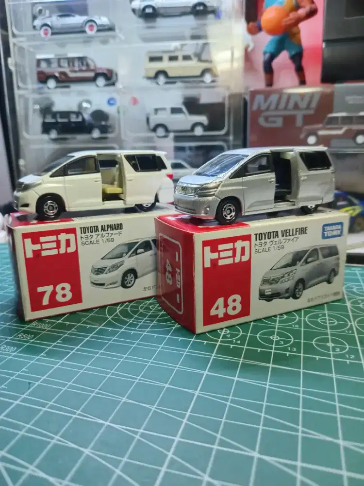 Tomica Alphard dan Vellfire (pintu geser)