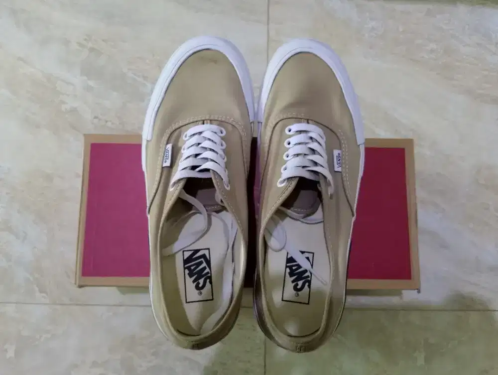 SEPATU VANS WTS