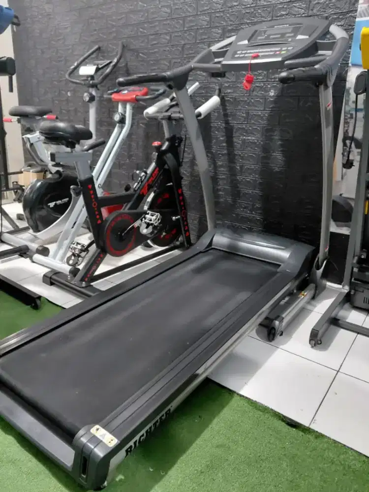 Treadmill Richter Second Incine Otomatis Seperti Baru