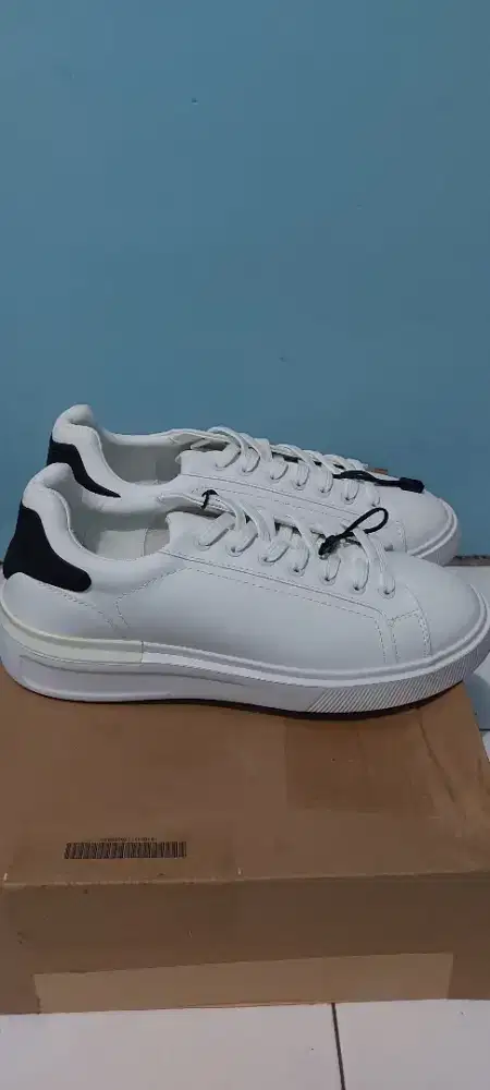 Sepatu Kets Zara