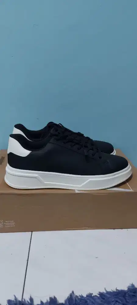 Sepatu Kets Zara