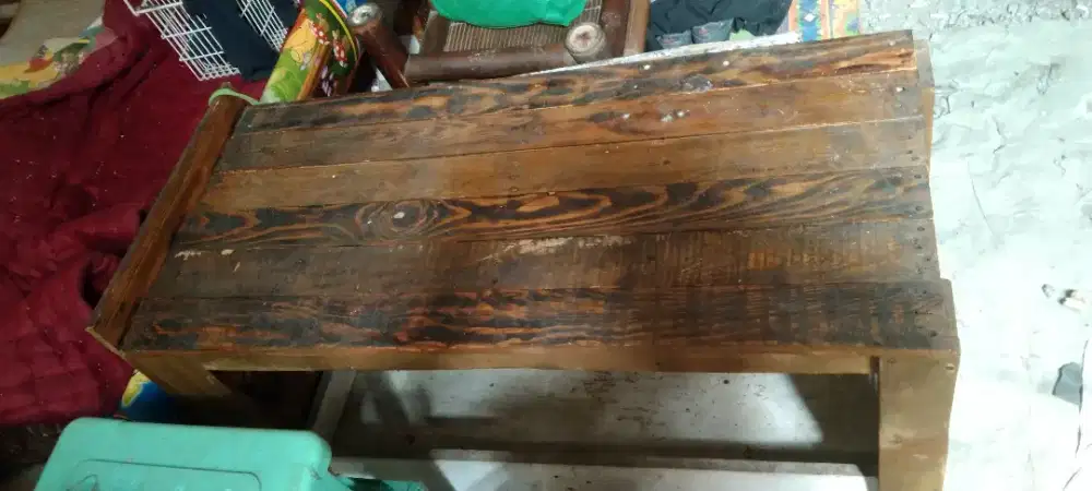 DI JUAL CEPAT,MEJA BAHAN KAYU JATI BELANDA.YG TAU BARANG PASTI PAHAM.