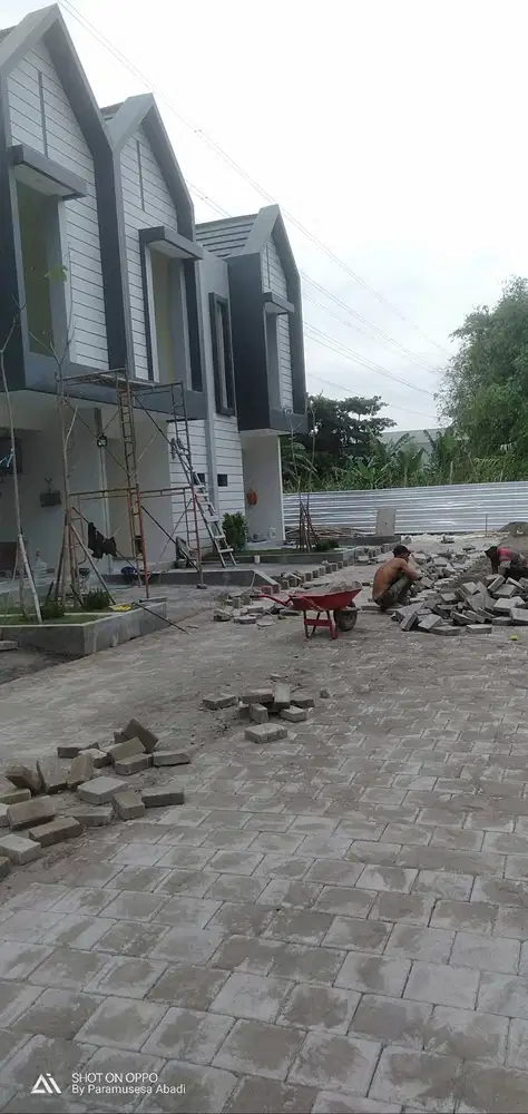 Borongan pasang paving.