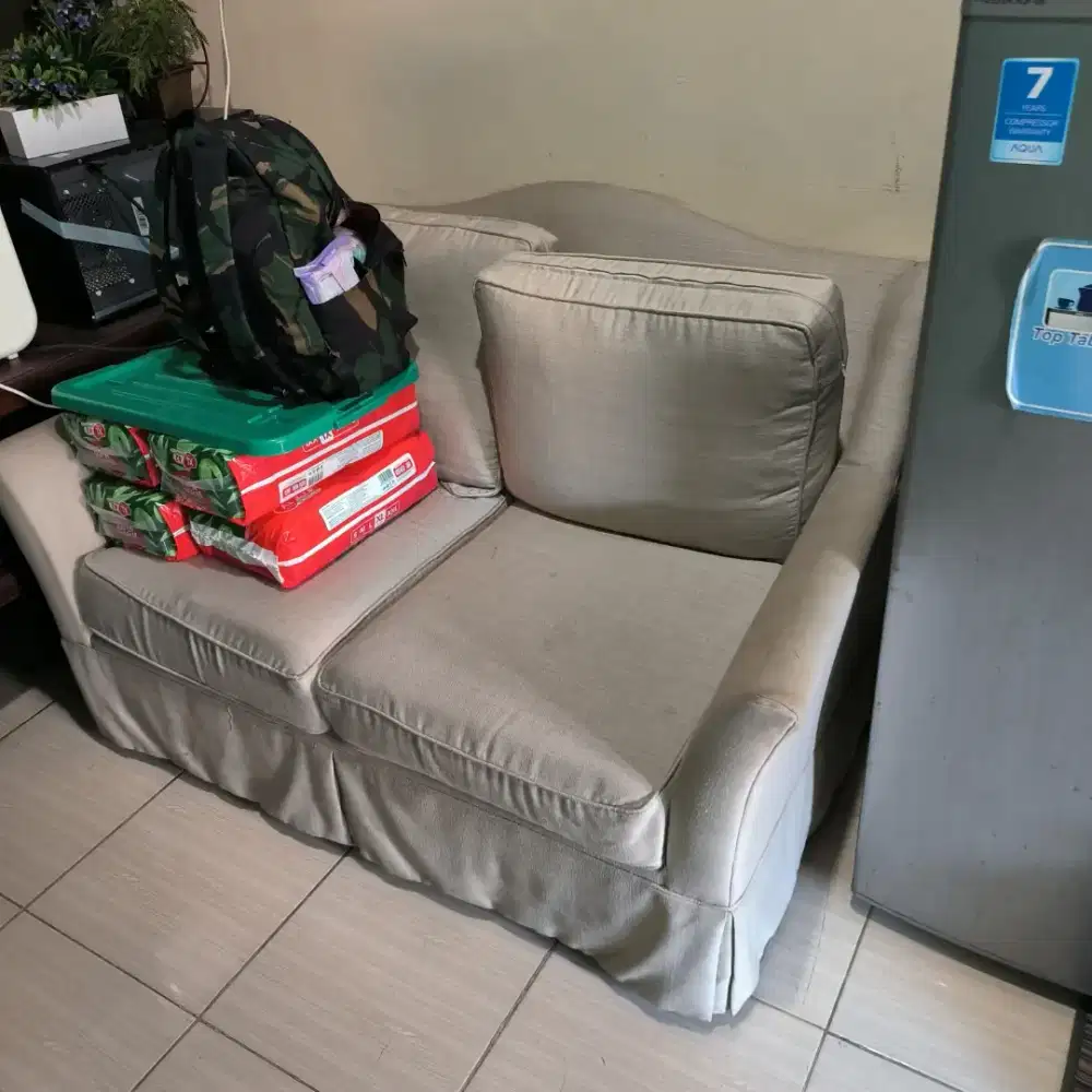 Sofa bulu angsa asli ex lelang kedutaan Besar