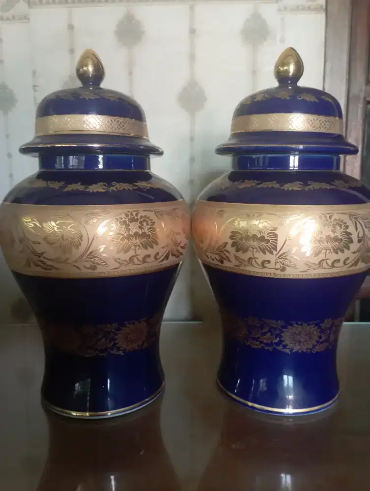 Guci cantik Jepang warna biru