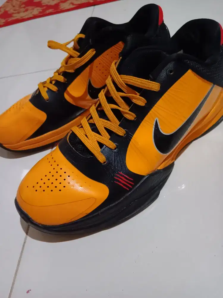 Sepatu baaketball Nike Kobe Proto